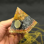 pyramide orgonite avec fleur de vie
