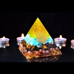 belle pyramide orgonite turquoise et dorée