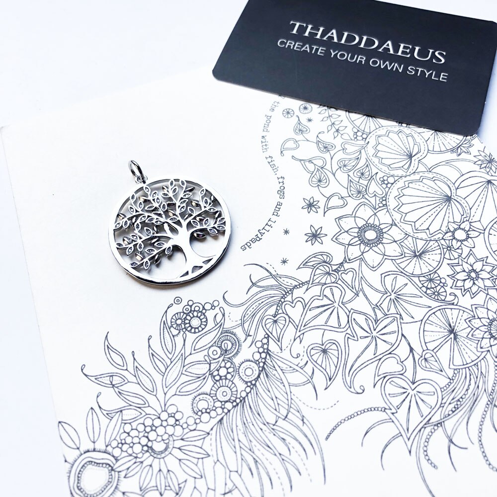 zoom sur le pendentif arbre de vie 