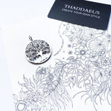 zoom sur le pendentif arbre de vie 